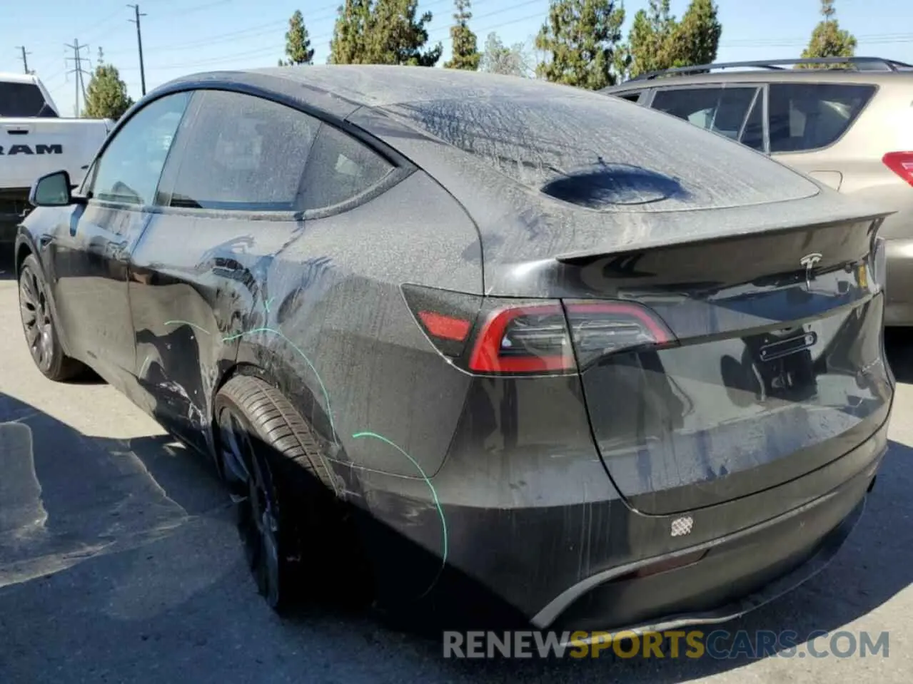 2 Photograph of a damaged car 7SAYGDEF7RF023036 TESLA MODEL Y 2024