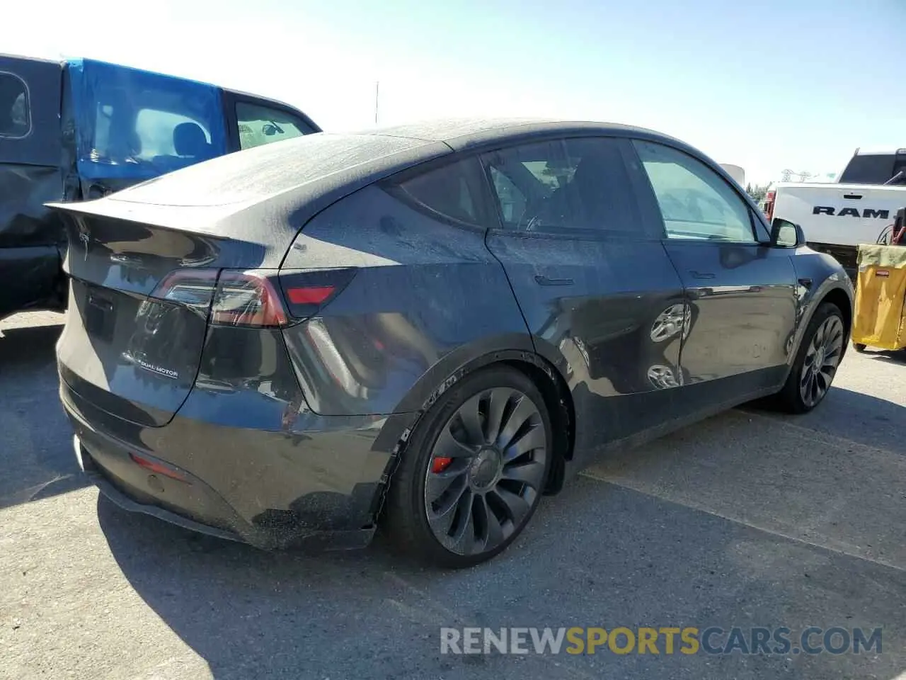 3 Photograph of a damaged car 7SAYGDEF7RF023036 TESLA MODEL Y 2024