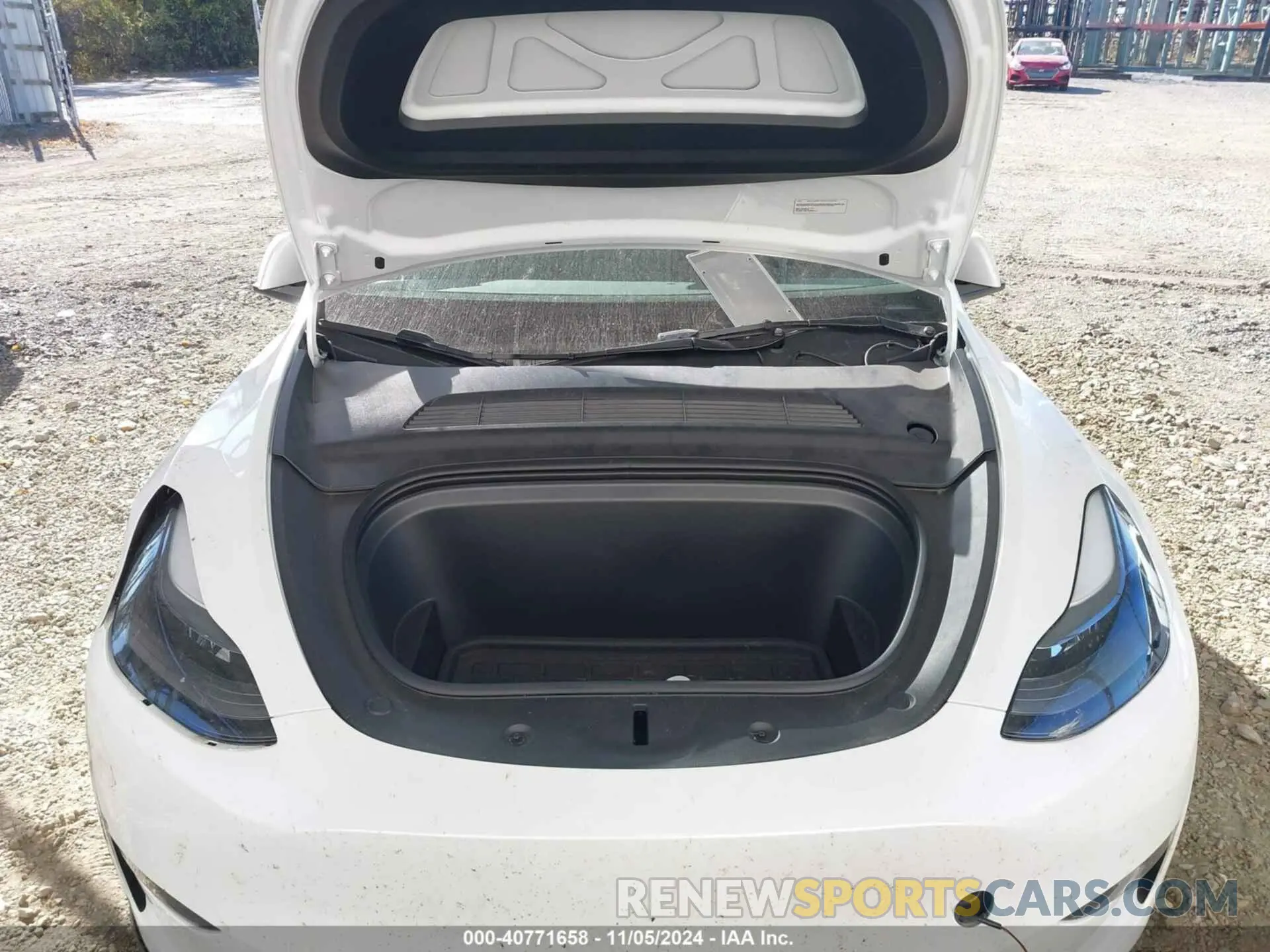 10 Photograph of a damaged car 7SAYGDEF7RF036501 TESLA MODEL Y 2024
