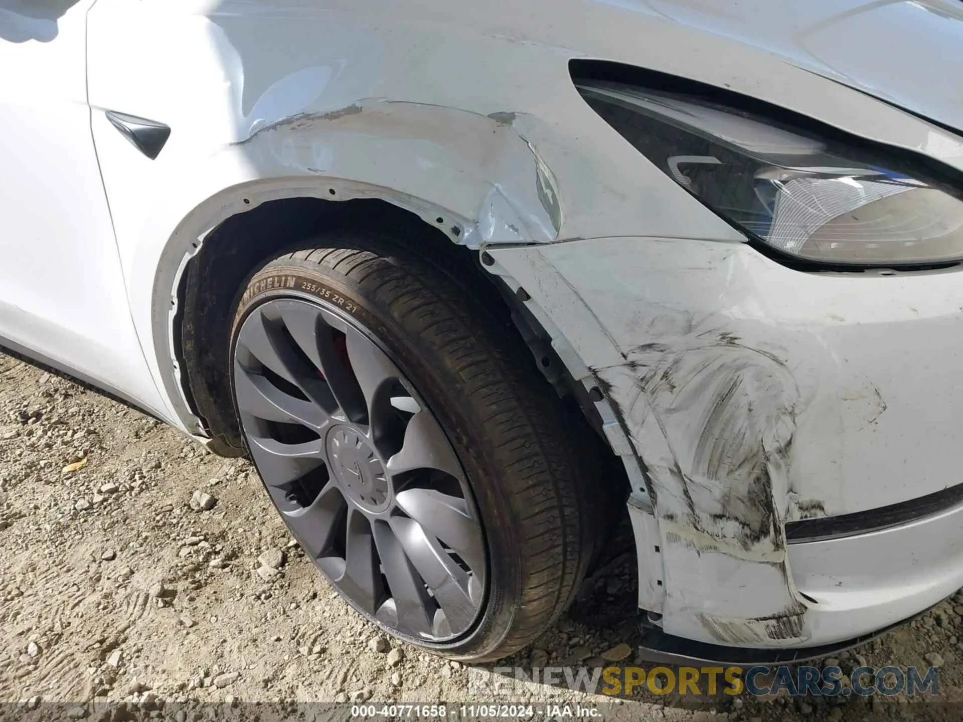 19 Photograph of a damaged car 7SAYGDEF7RF036501 TESLA MODEL Y 2024