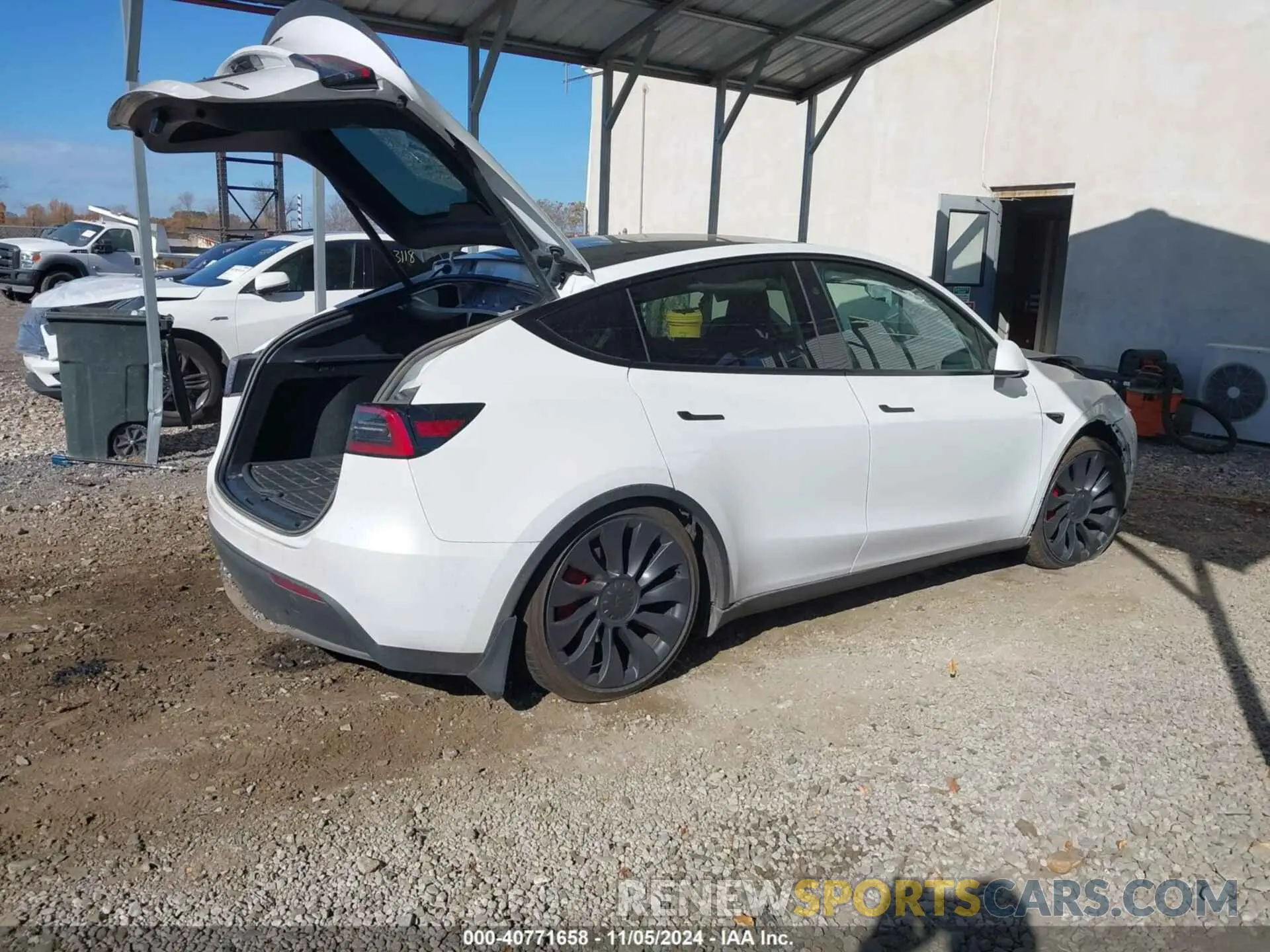 4 Photograph of a damaged car 7SAYGDEF7RF036501 TESLA MODEL Y 2024