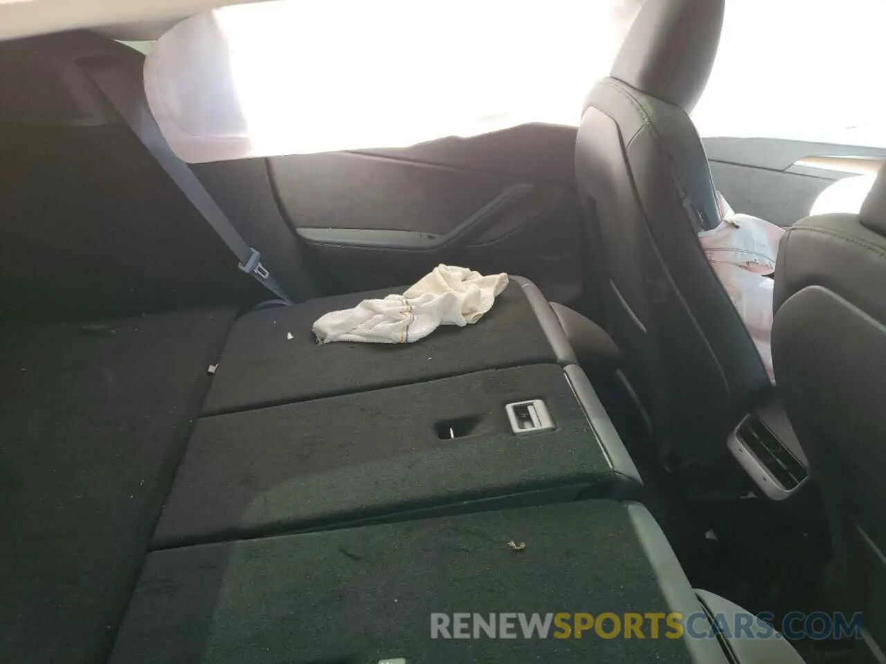 10 Photograph of a damaged car 7SAYGDEF7RF046154 TESLA MODEL Y 2024