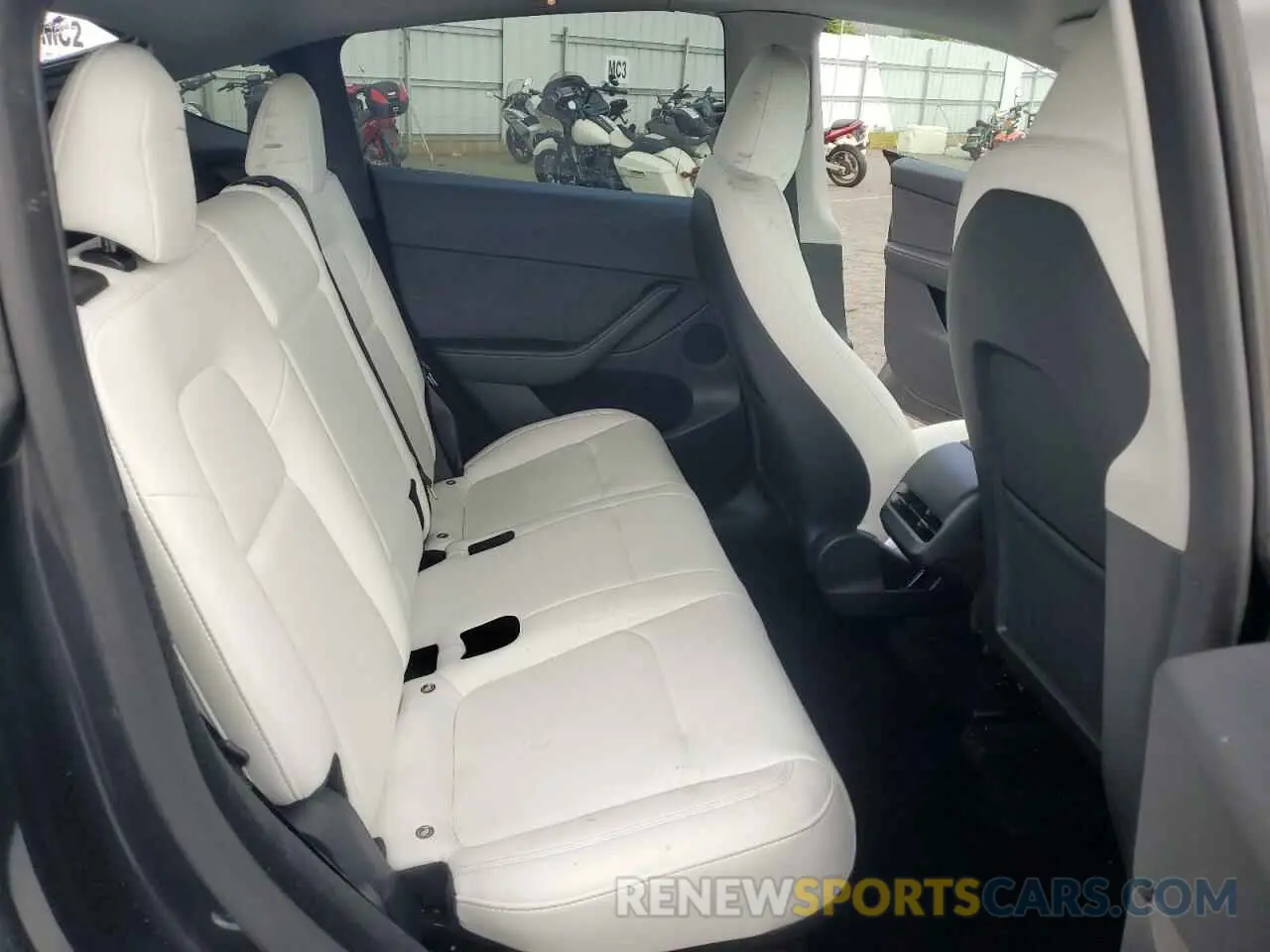 11 Photograph of a damaged car 7SAYGDEF7RF093054 TESLA MODEL Y 2024