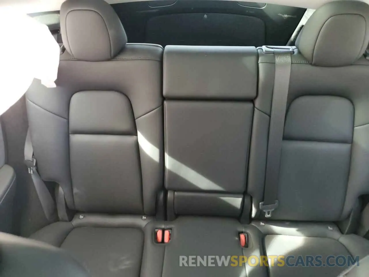 10 Photograph of a damaged car 7SAYGDEF7RF128112 TESLA MODEL Y 2024