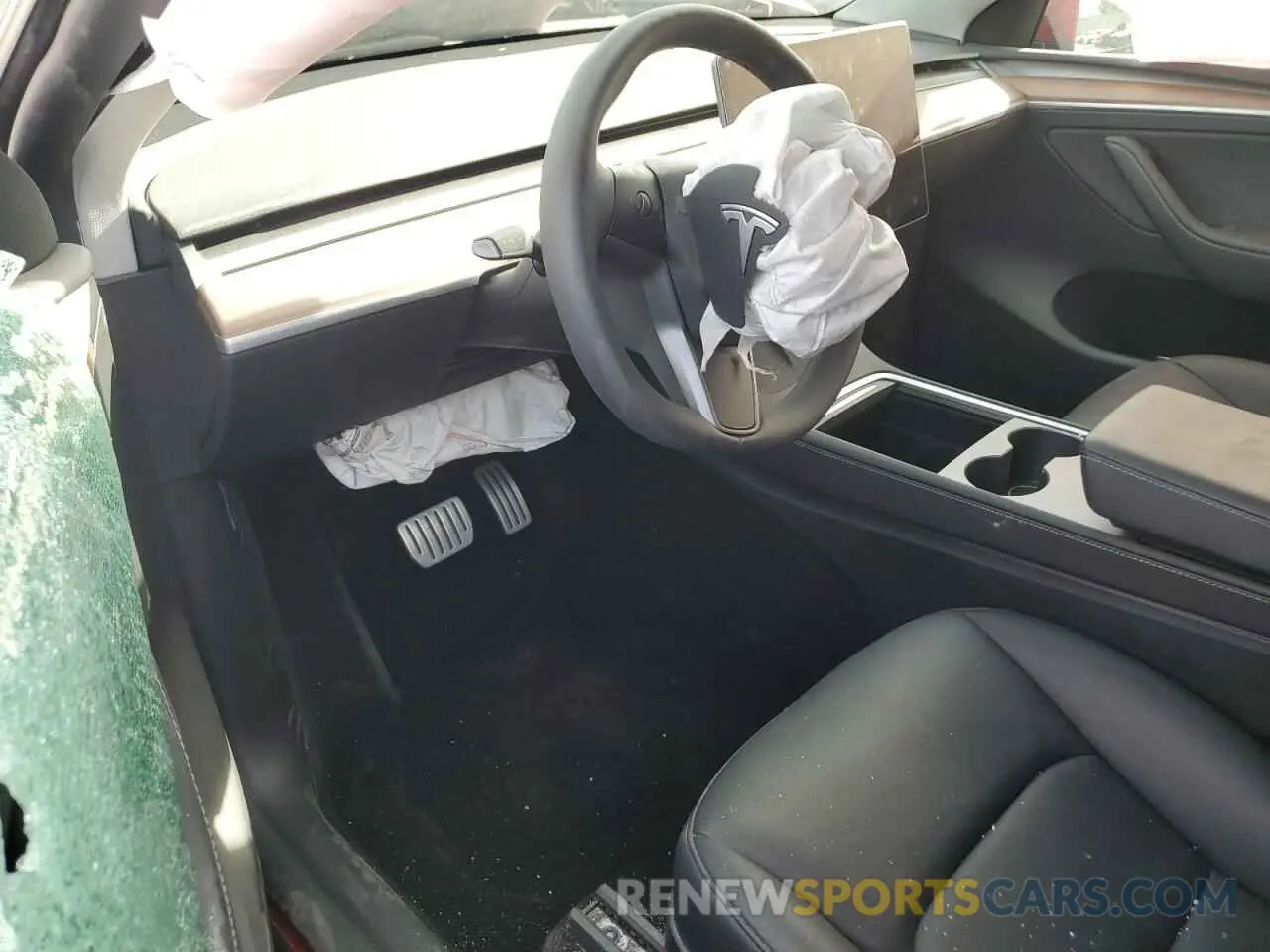 8 Photograph of a damaged car 7SAYGDEF7RF128112 TESLA MODEL Y 2024