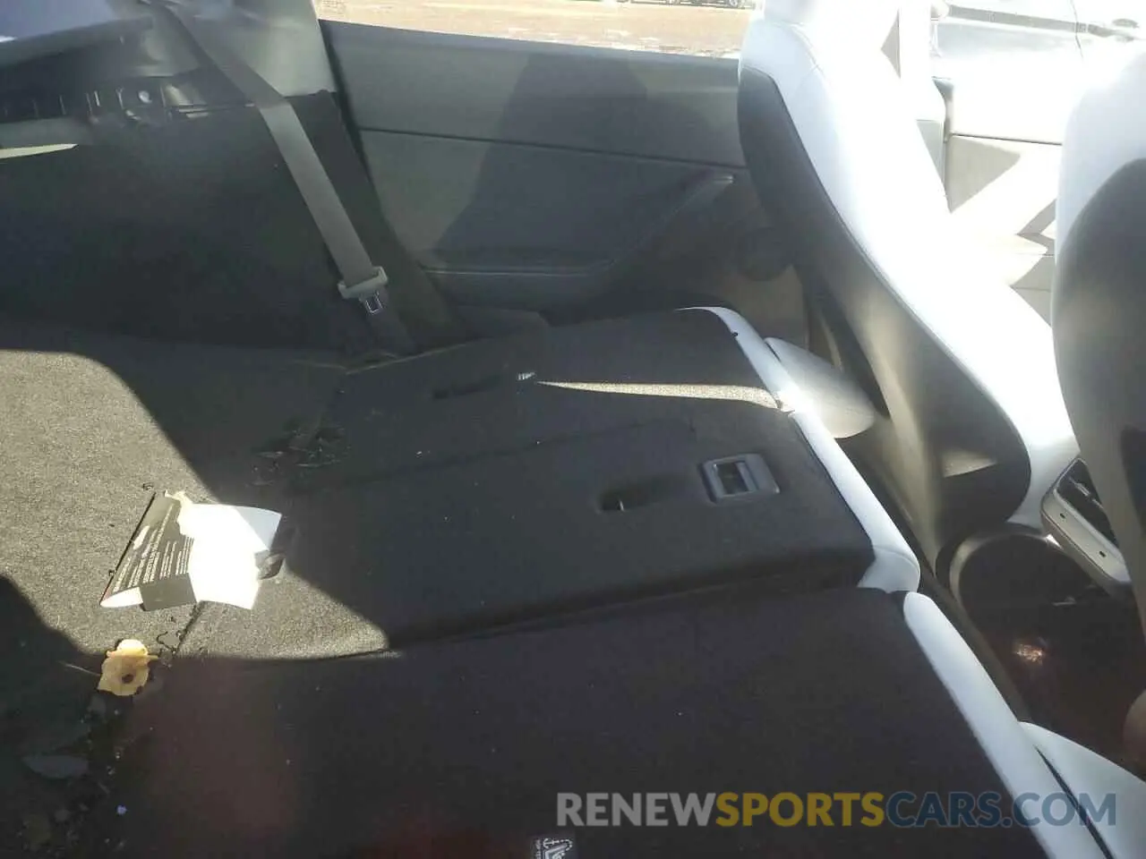 10 Photograph of a damaged car 7SAYGDEF7RF128238 TESLA MODEL Y 2024