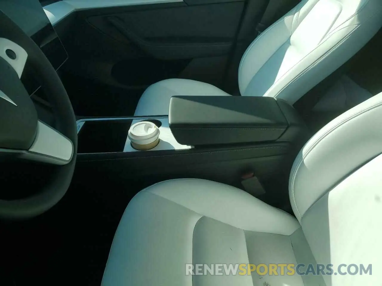7 Photograph of a damaged car 7SAYGDEF7RF128238 TESLA MODEL Y 2024