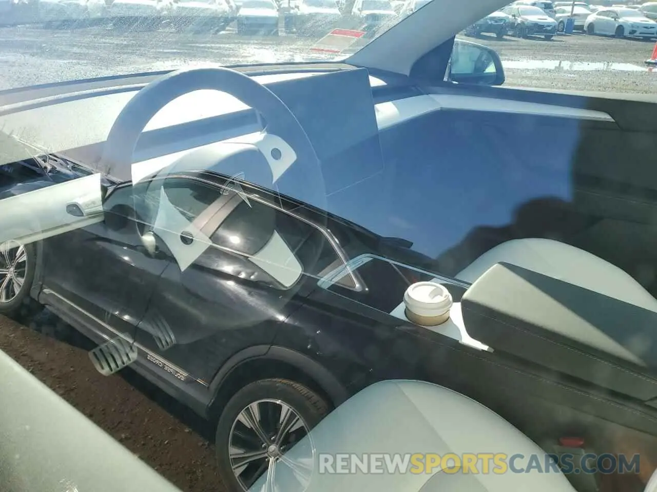 8 Photograph of a damaged car 7SAYGDEF7RF128238 TESLA MODEL Y 2024