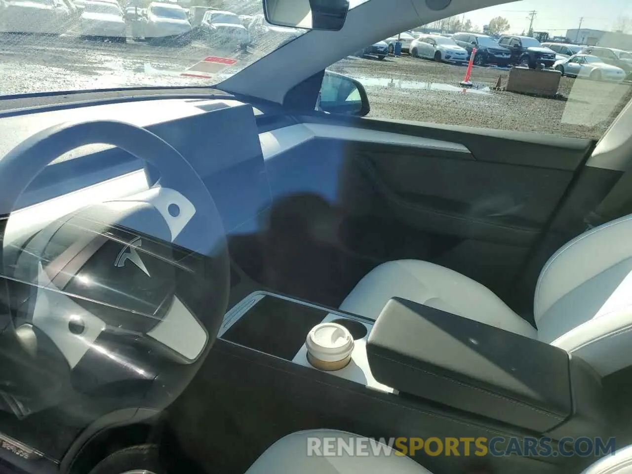 9 Photograph of a damaged car 7SAYGDEF7RF128238 TESLA MODEL Y 2024