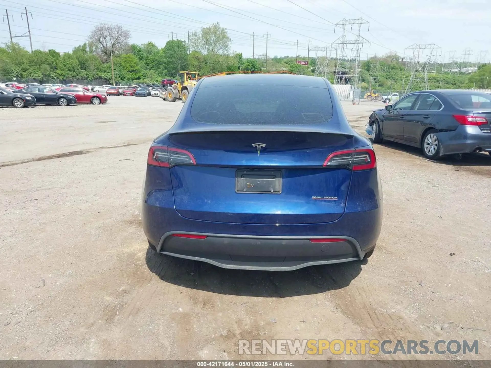 17 Photograph of a damaged car 7SAYGDEF8RA269459 TESLA MODEL Y 2024