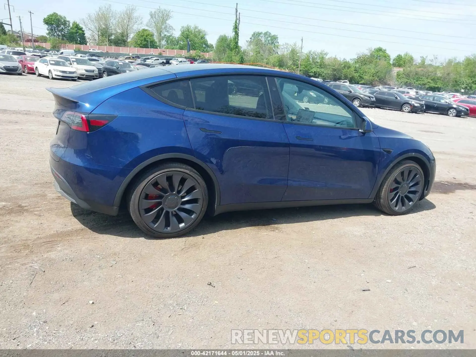 4 Photograph of a damaged car 7SAYGDEF8RA269459 TESLA MODEL Y 2024