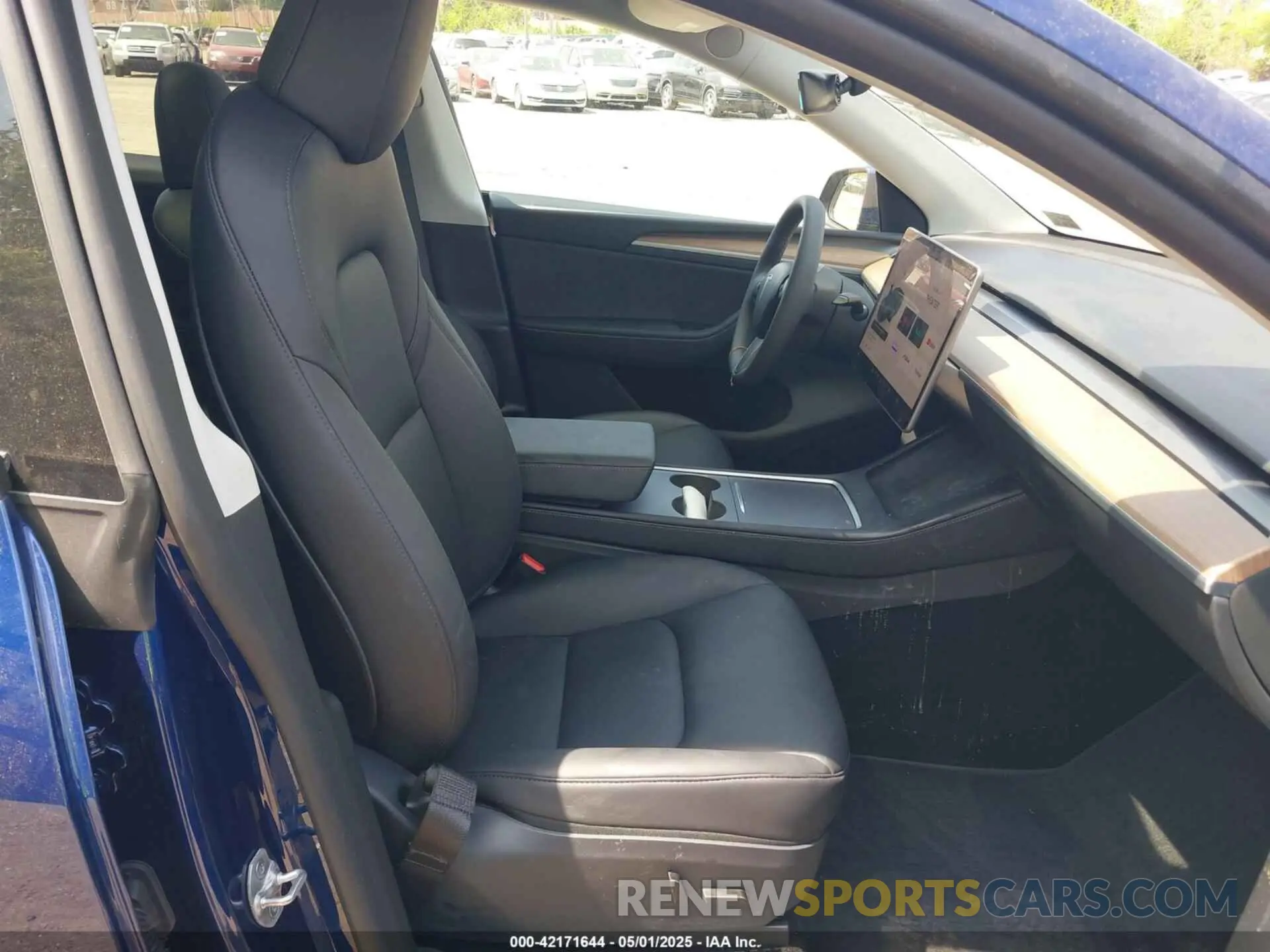 5 Photograph of a damaged car 7SAYGDEF8RA269459 TESLA MODEL Y 2024