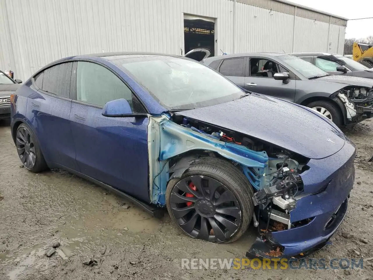 4 Photograph of a damaged car 7SAYGDEF8RA303514 TESLA MODEL Y 2024