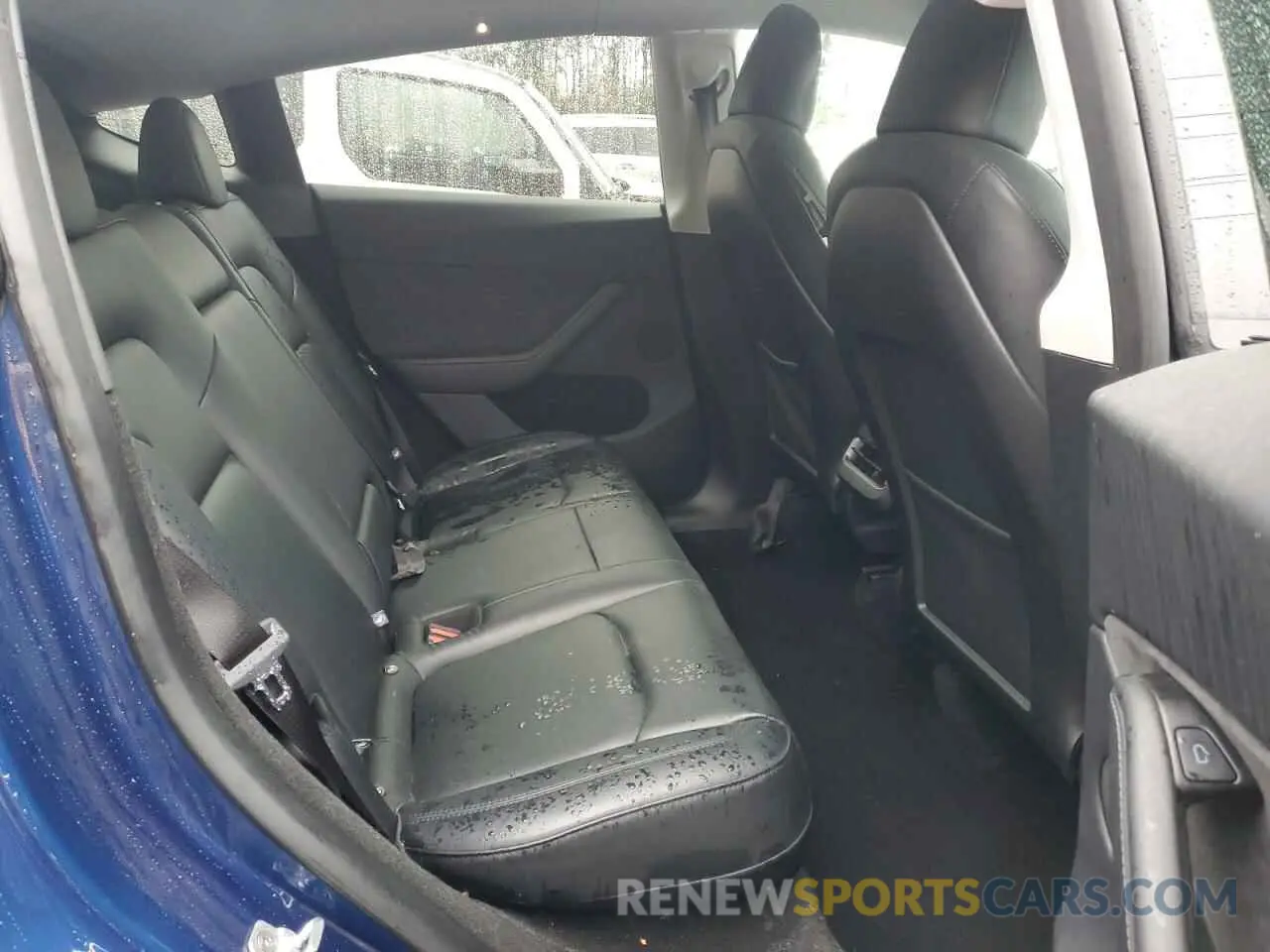 11 Photograph of a damaged car 7SAYGDEF8RA320717 TESLA MODEL Y 2024