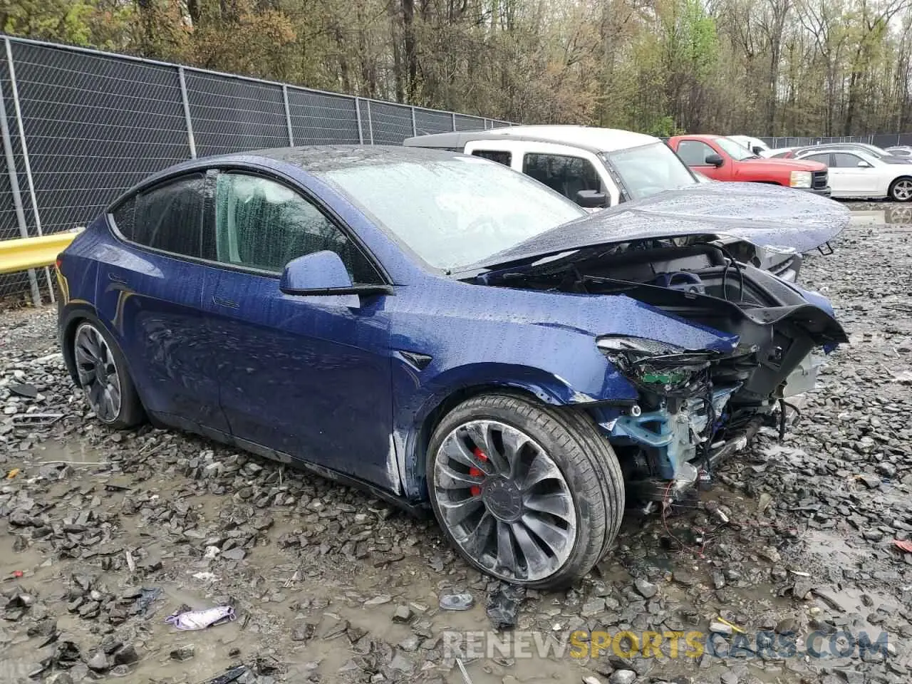 4 Photograph of a damaged car 7SAYGDEF8RA320717 TESLA MODEL Y 2024