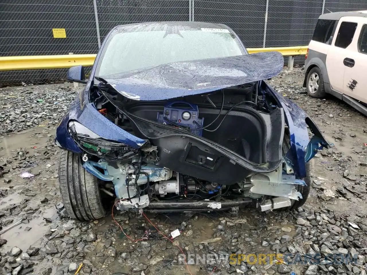 5 Photograph of a damaged car 7SAYGDEF8RA320717 TESLA MODEL Y 2024