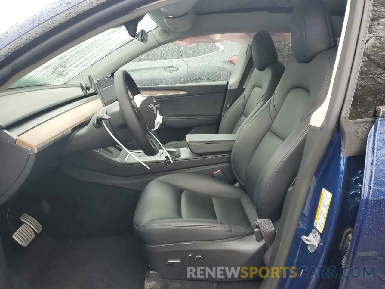 7 Photograph of a damaged car 7SAYGDEF8RA320717 TESLA MODEL Y 2024