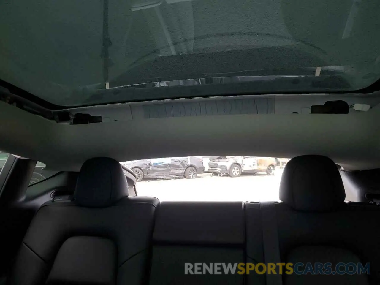 10 Photograph of a damaged car 7SAYGDEF8RF113876 TESLA MODEL Y 2024