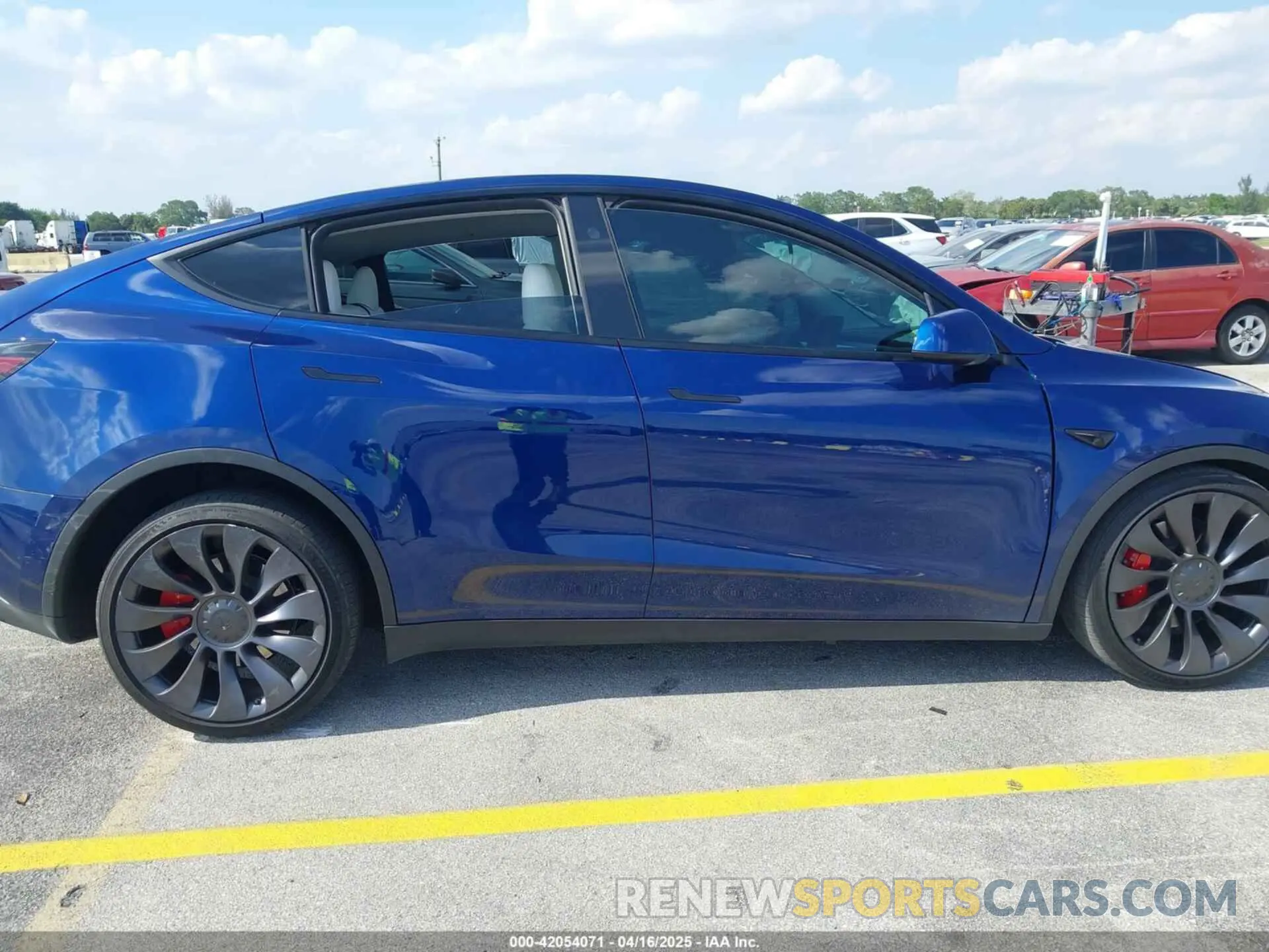 12 Photograph of a damaged car 7SAYGDEF9RA267204 TESLA MODEL Y 2024