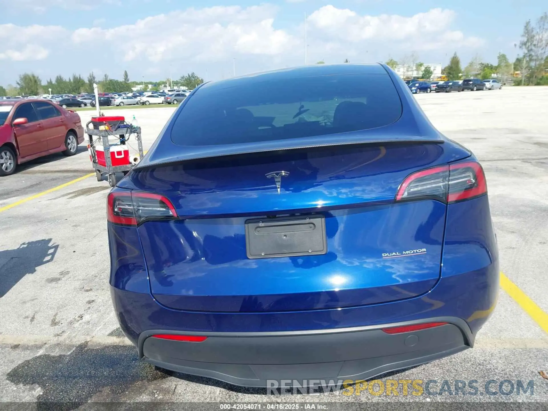 15 Photograph of a damaged car 7SAYGDEF9RA267204 TESLA MODEL Y 2024