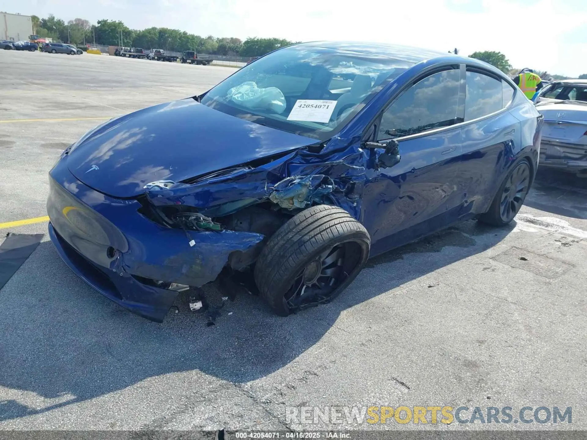 2 Photograph of a damaged car 7SAYGDEF9RA267204 TESLA MODEL Y 2024