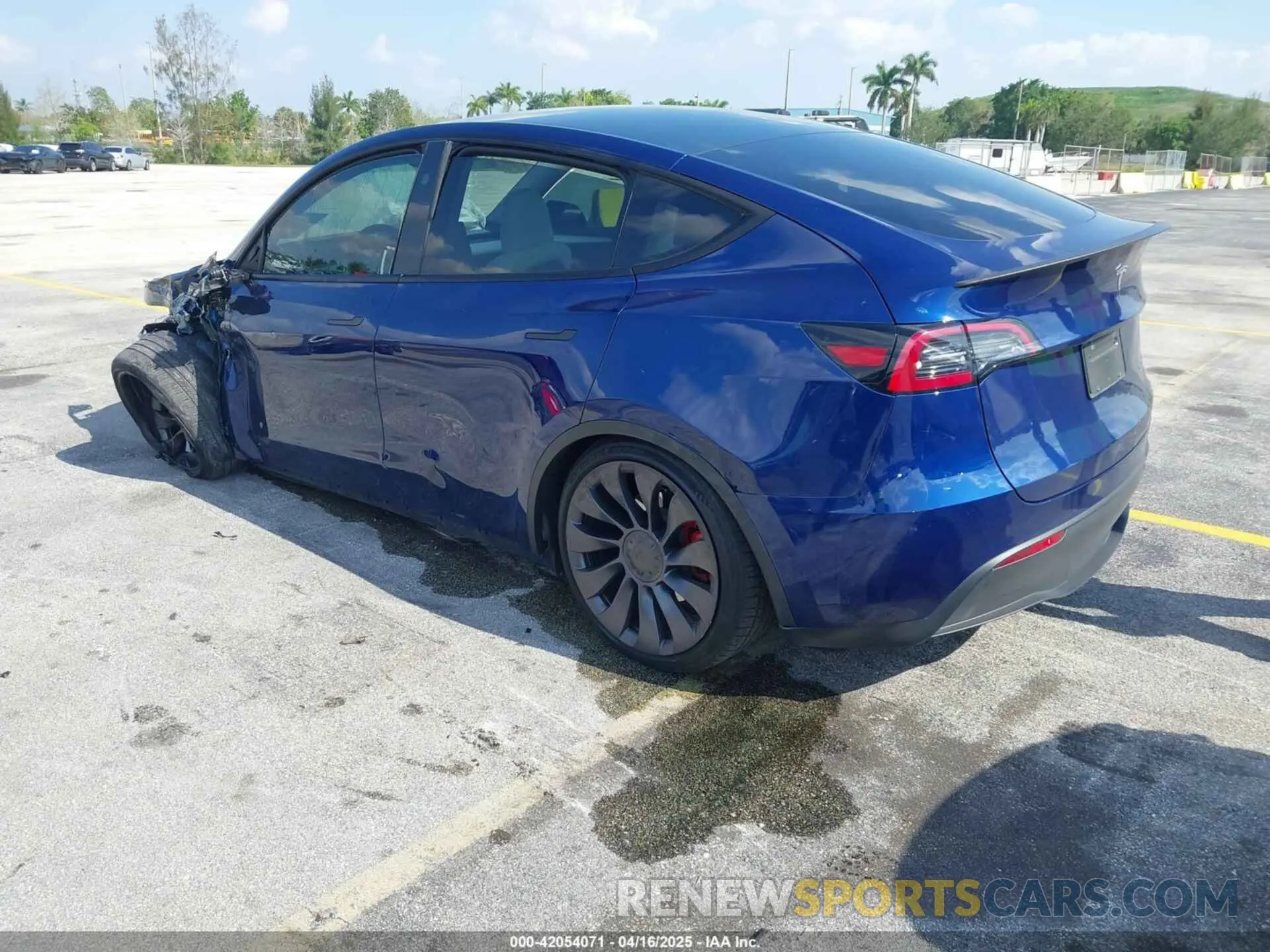 3 Photograph of a damaged car 7SAYGDEF9RA267204 TESLA MODEL Y 2024