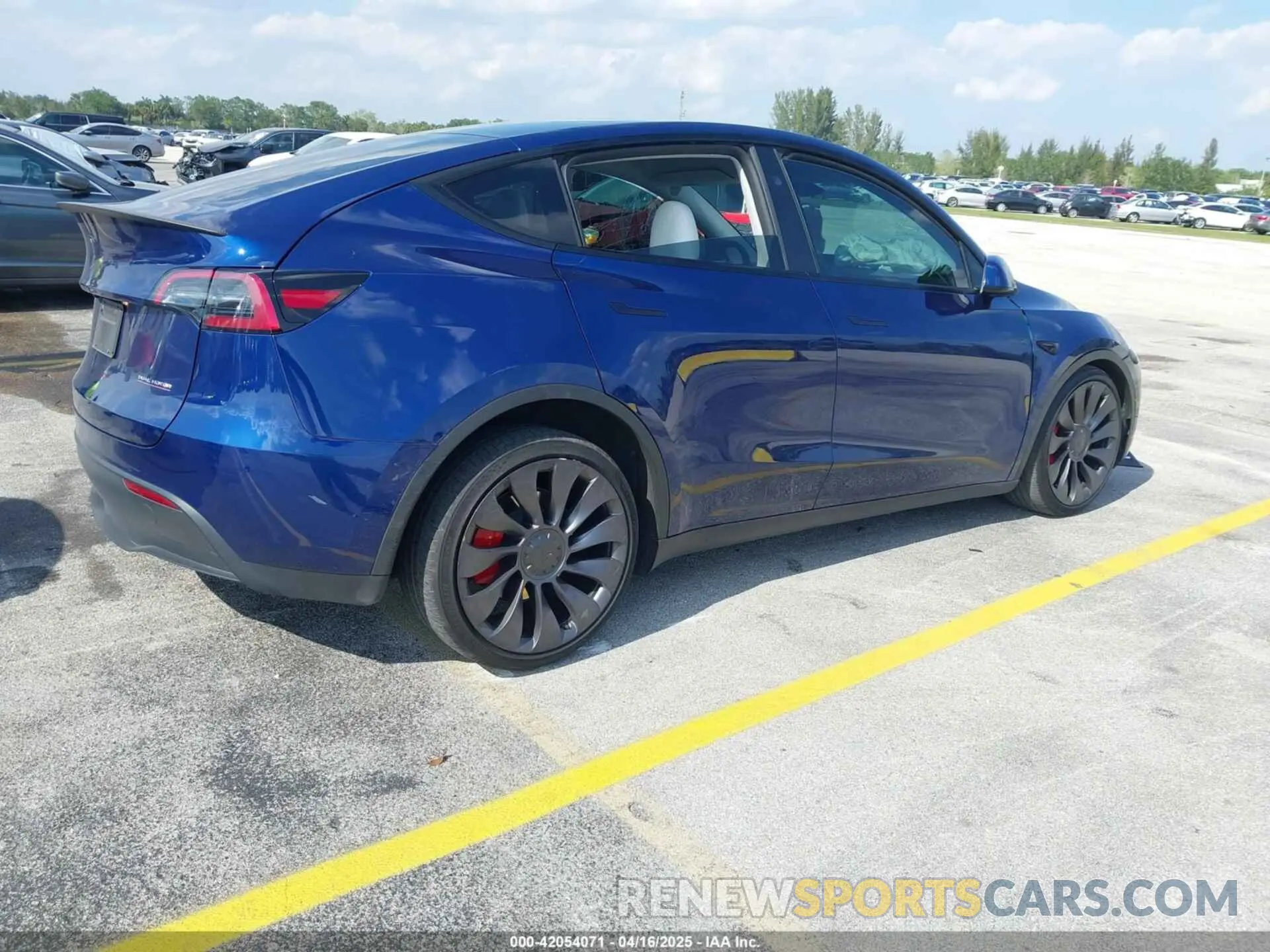4 Photograph of a damaged car 7SAYGDEF9RA267204 TESLA MODEL Y 2024