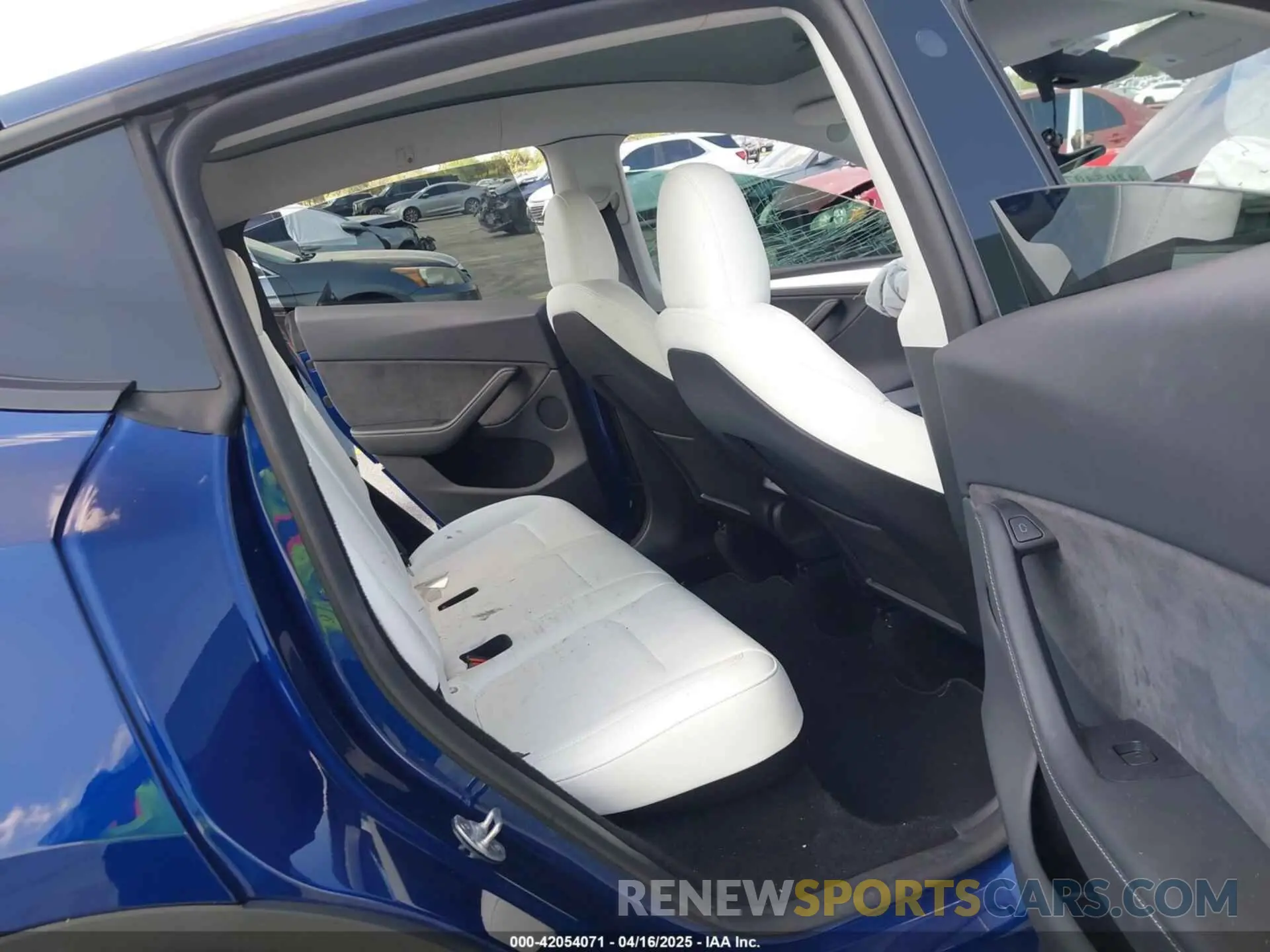 8 Photograph of a damaged car 7SAYGDEF9RA267204 TESLA MODEL Y 2024