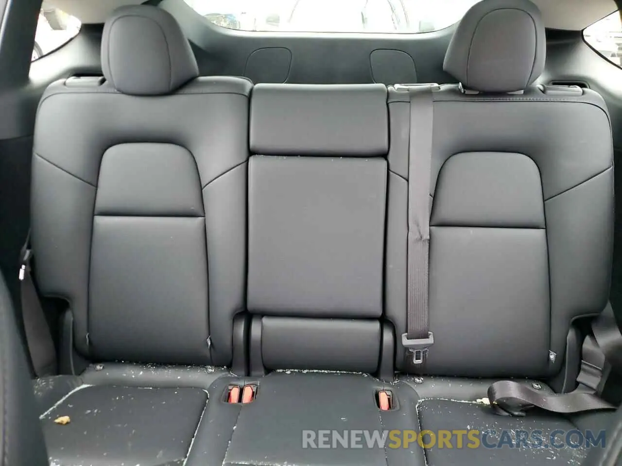 10 Photograph of a damaged car 7SAYGDEF9RA307989 TESLA MODEL Y 2024