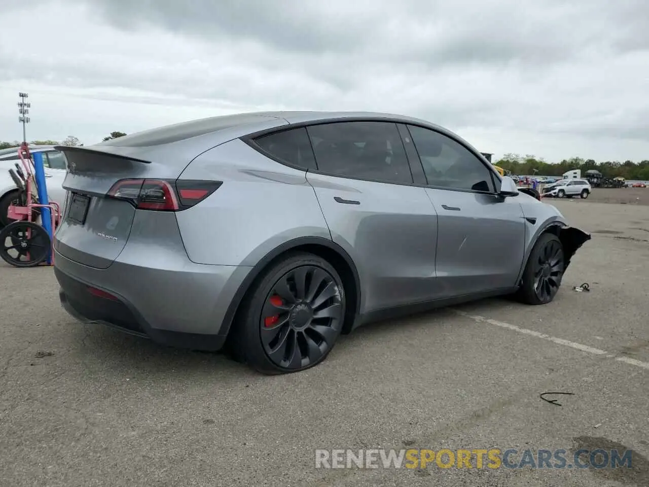 3 Photograph of a damaged car 7SAYGDEF9RA307989 TESLA MODEL Y 2024