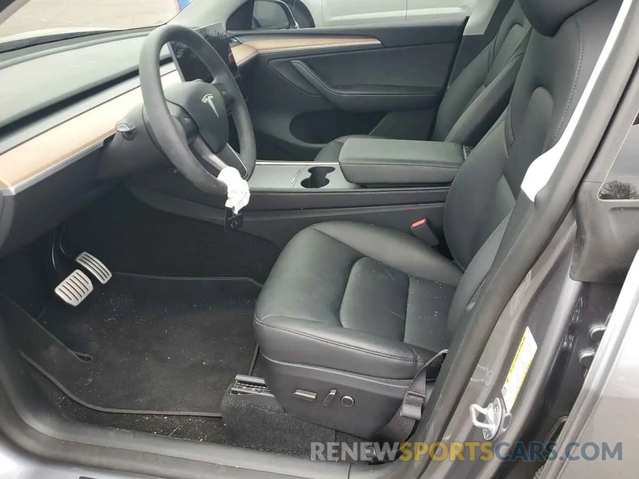 7 Photograph of a damaged car 7SAYGDEF9RA307989 TESLA MODEL Y 2024