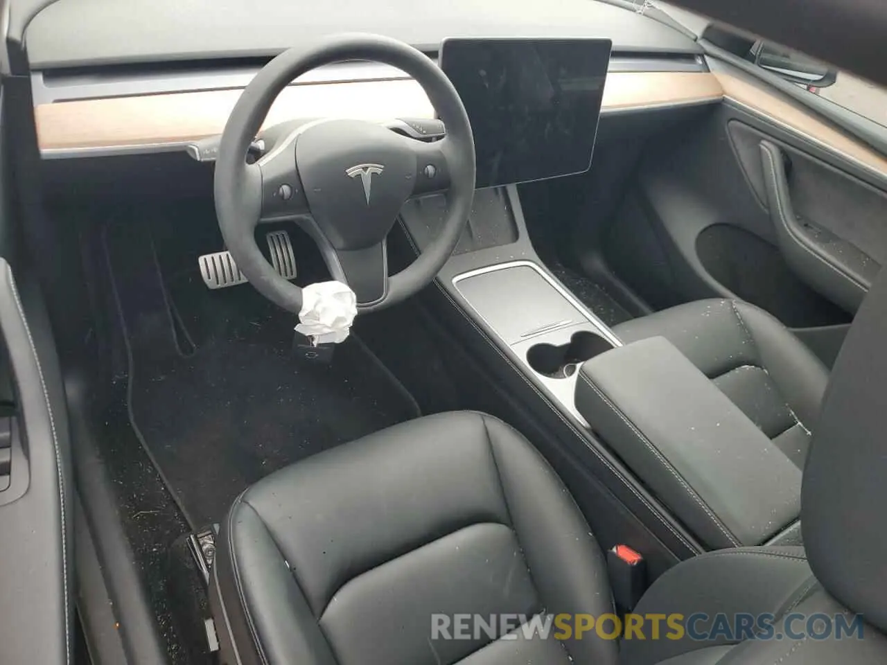 8 Photograph of a damaged car 7SAYGDEF9RA307989 TESLA MODEL Y 2024