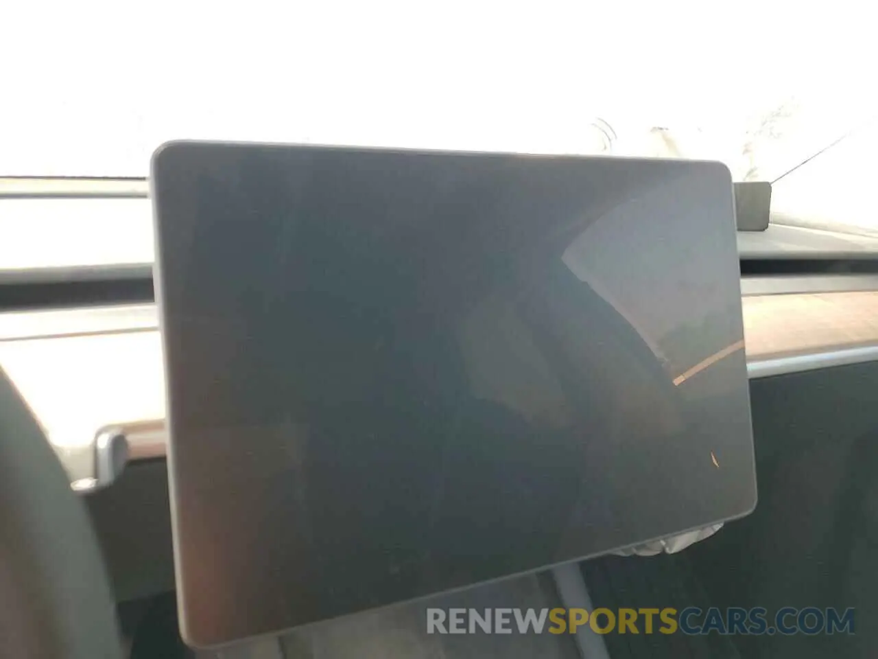 9 Photograph of a damaged car 7SAYGDEF9RF041554 TESLA MODEL Y 2024