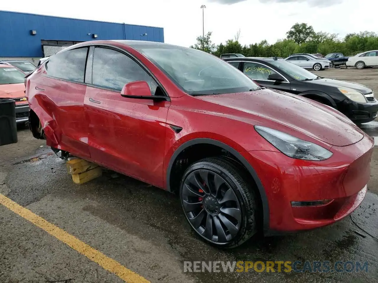 4 Photograph of a damaged car 7SAYGDEFXRA270046 TESLA MODEL Y 2024