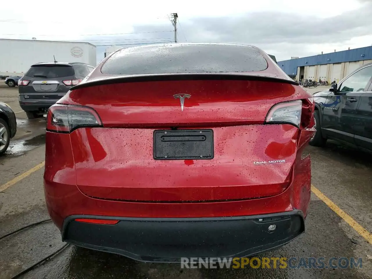 6 Photograph of a damaged car 7SAYGDEFXRA270046 TESLA MODEL Y 2024