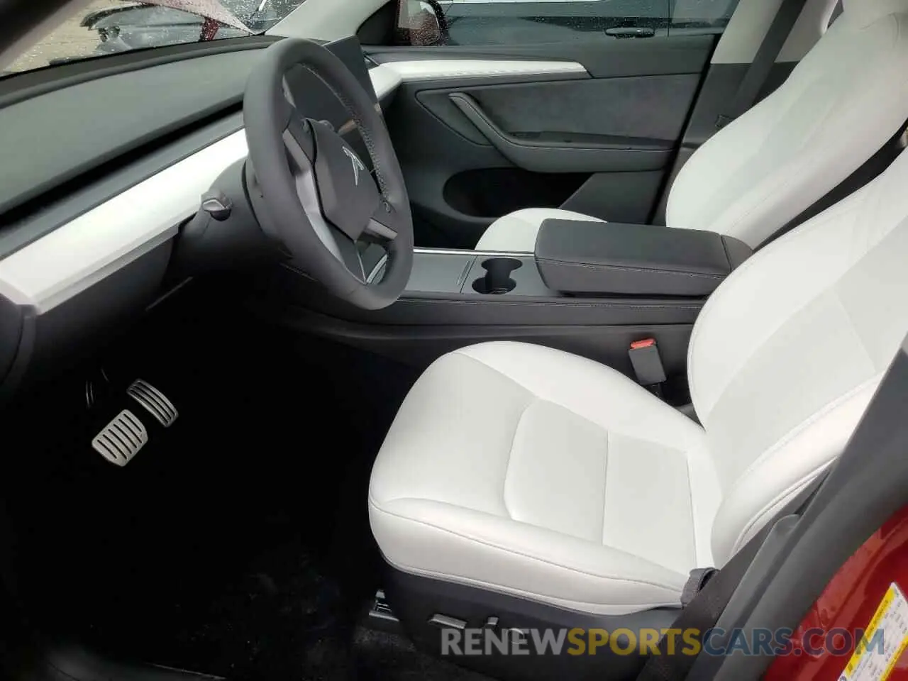 7 Photograph of a damaged car 7SAYGDEFXRA270046 TESLA MODEL Y 2024