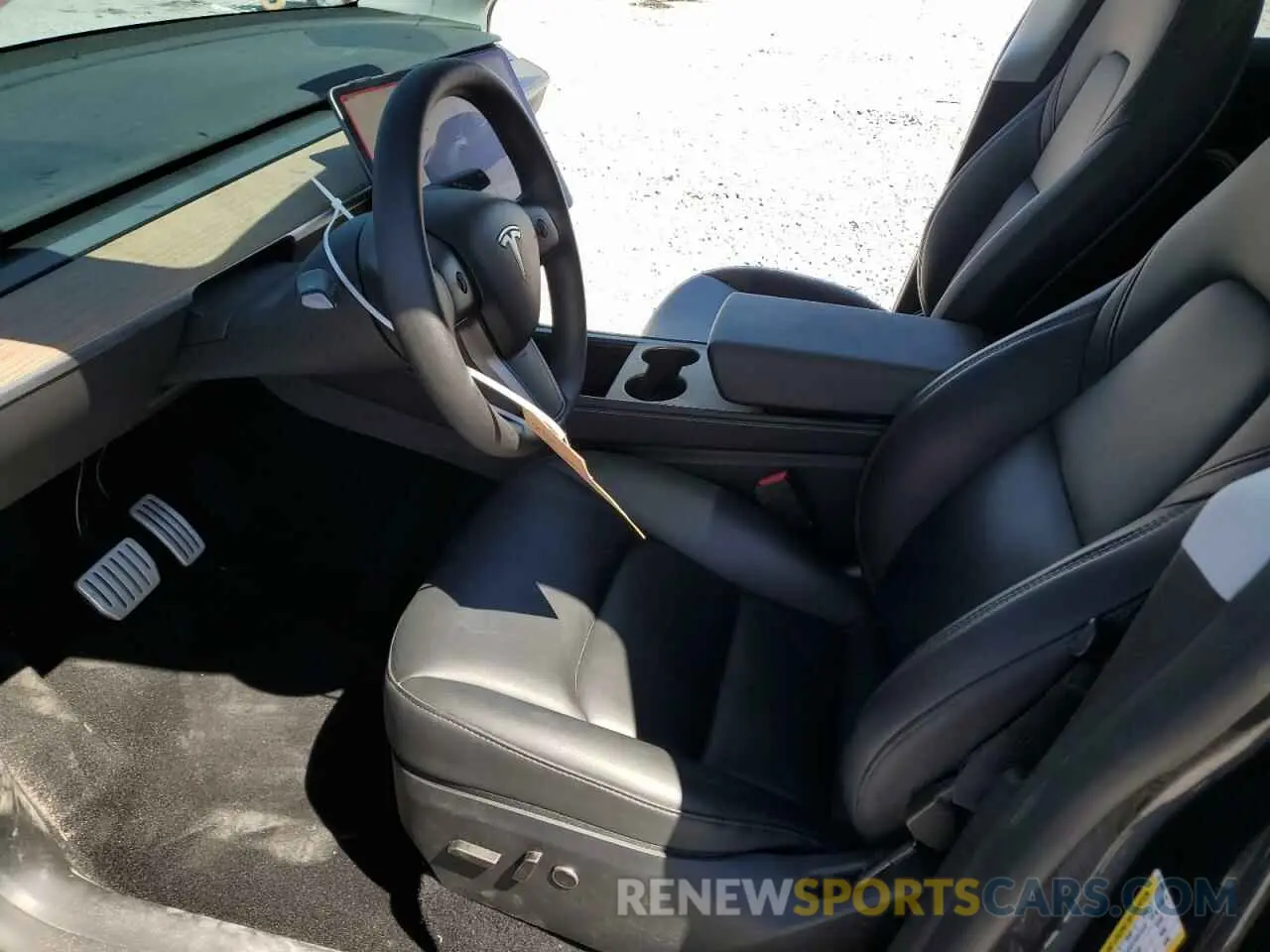 7 Photograph of a damaged car 7SAYGDEFXRA271486 TESLA MODEL Y 2024