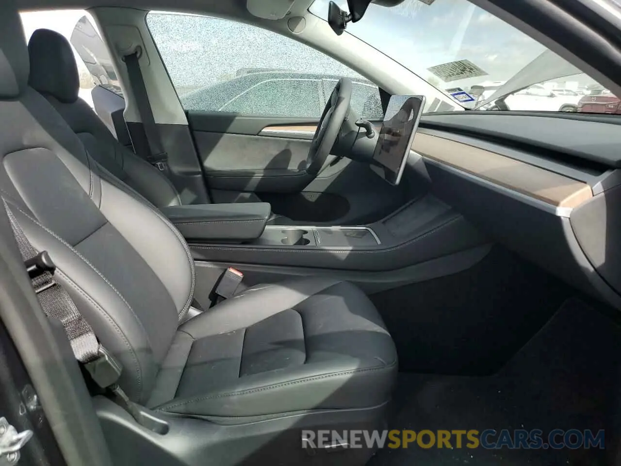 7 Photograph of a damaged car 7SAYGDEFXRA283041 TESLA MODEL Y 2024