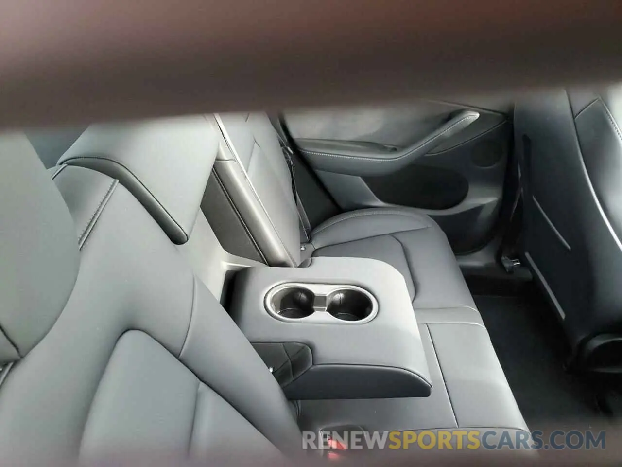 11 Photograph of a damaged car 7SAYGDEFXRF022186 TESLA MODEL Y 2024