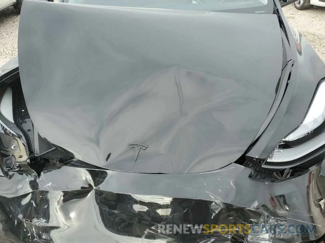 12 Photograph of a damaged car 7SAYGDEFXRF022186 TESLA MODEL Y 2024