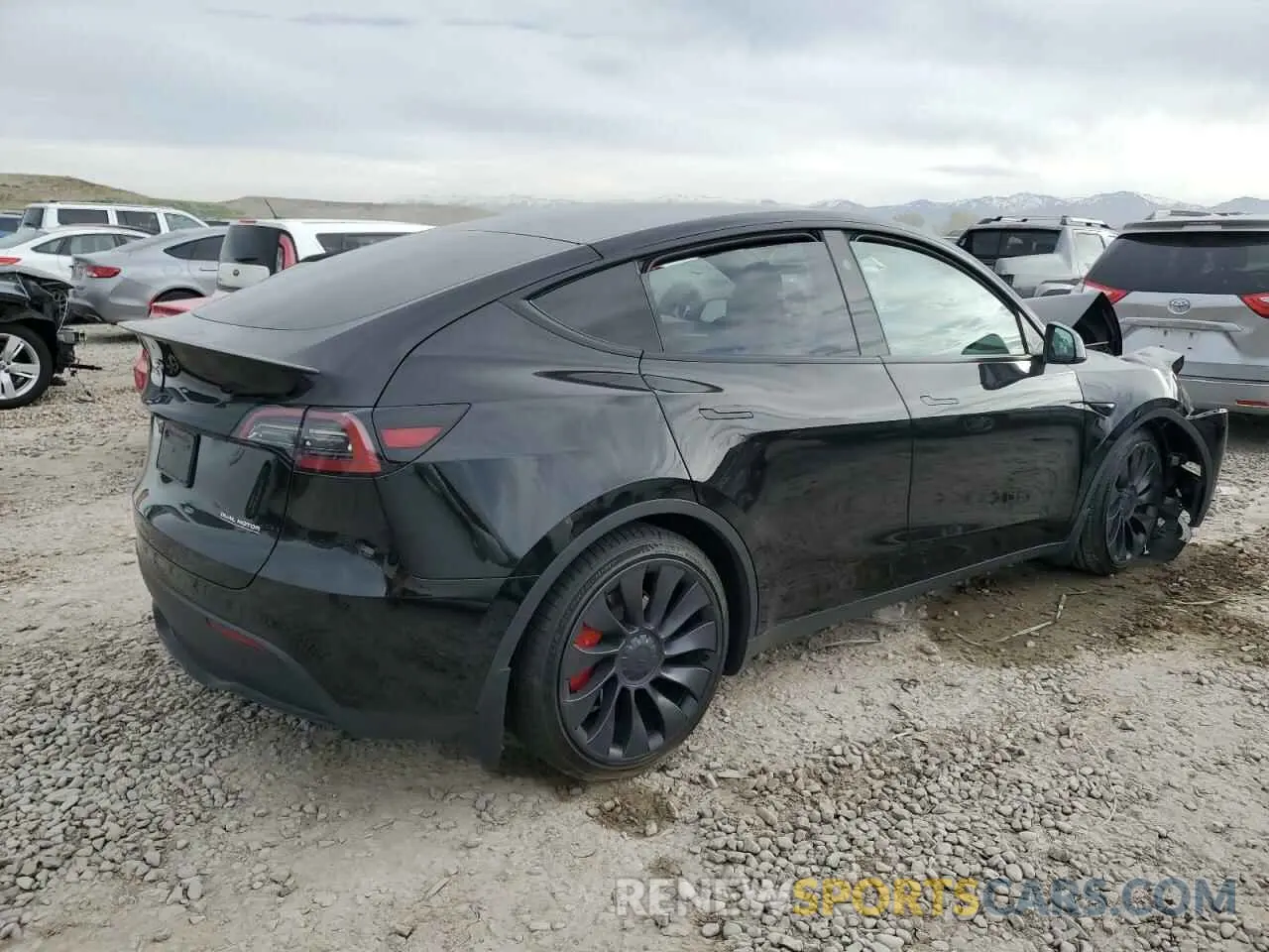 3 Photograph of a damaged car 7SAYGDEFXRF022186 TESLA MODEL Y 2024
