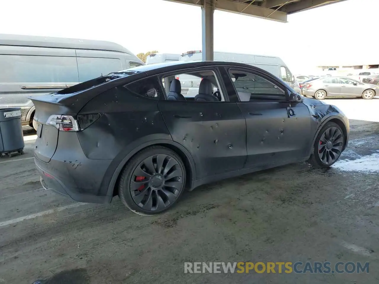 3 Photograph of a damaged car 7SAYGDEFXRF037934 TESLA MODEL Y 2024