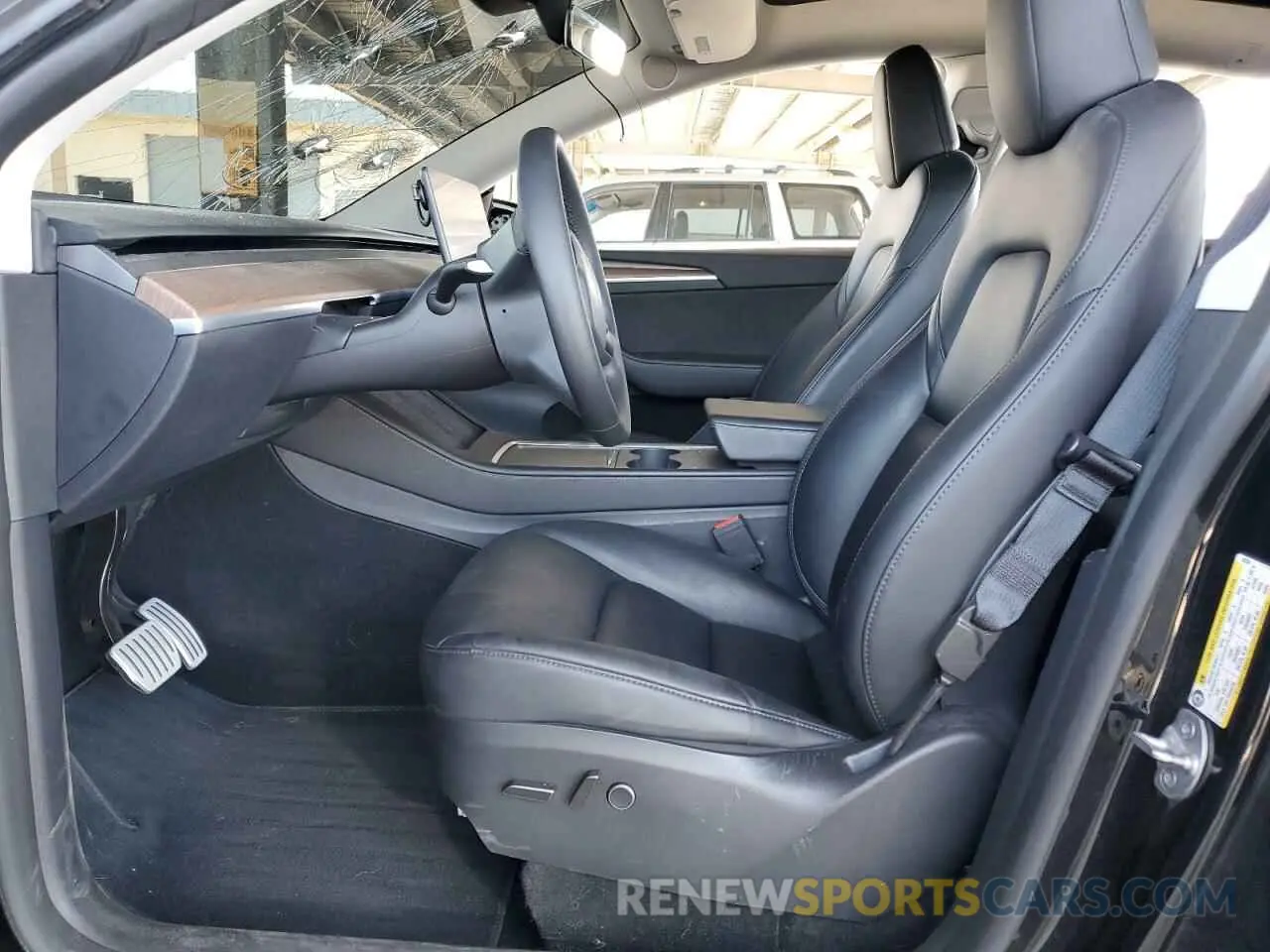 7 Photograph of a damaged car 7SAYGDEFXRF037934 TESLA MODEL Y 2024