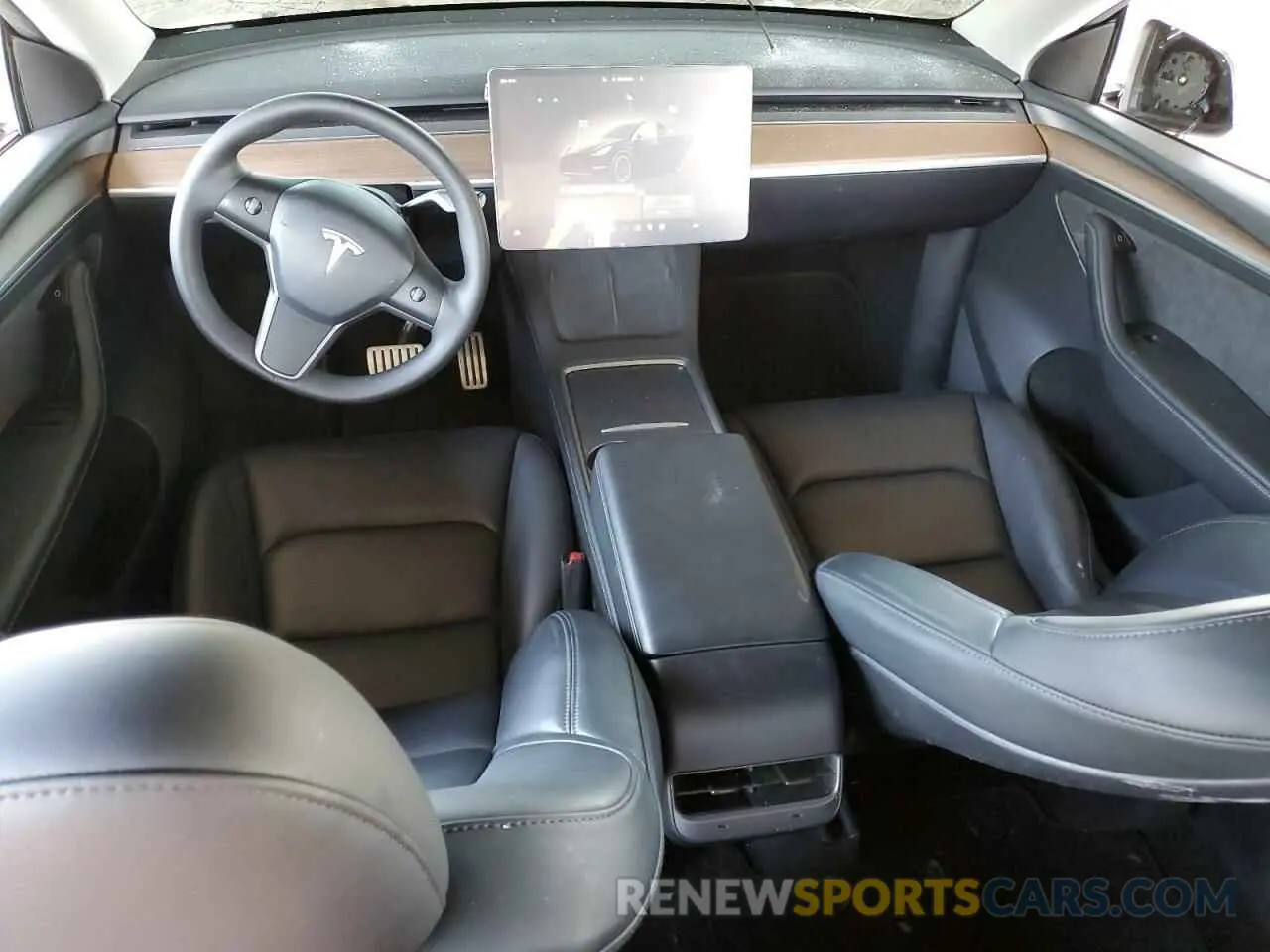 8 Photograph of a damaged car 7SAYGDEFXRF037934 TESLA MODEL Y 2024