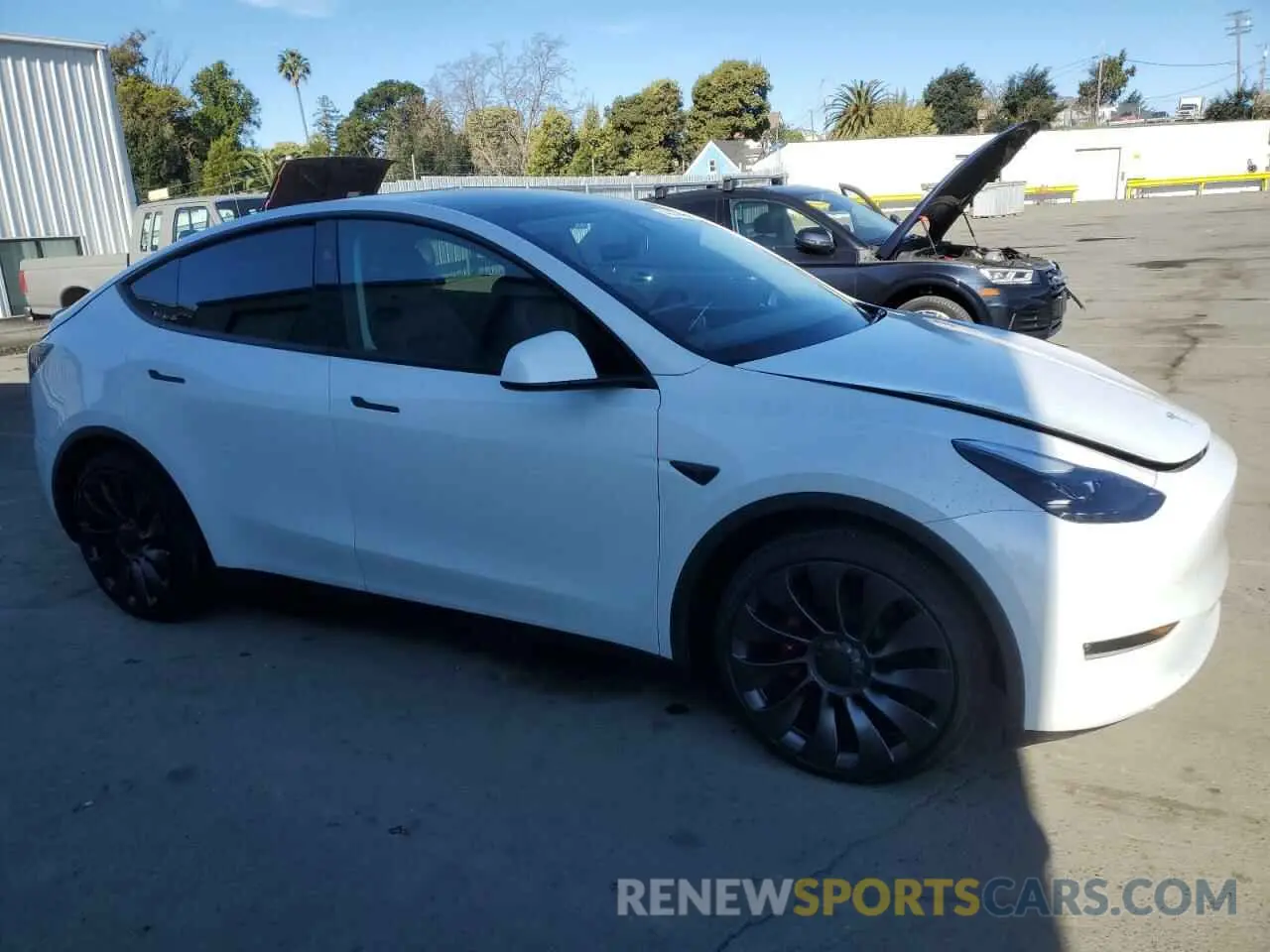 4 Photograph of a damaged car 7SAYGDEFXRF117959 TESLA MODEL Y 2024