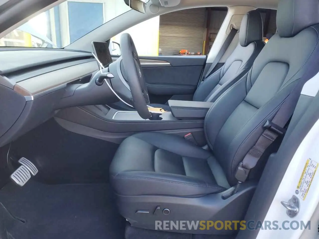7 Photograph of a damaged car 7SAYGDEFXRF117959 TESLA MODEL Y 2024