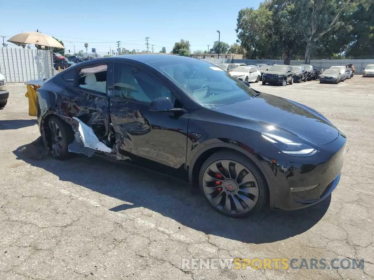 4 Photograph of a damaged car 7SAYGDEFXRF128976 TESLA MODEL Y 2024