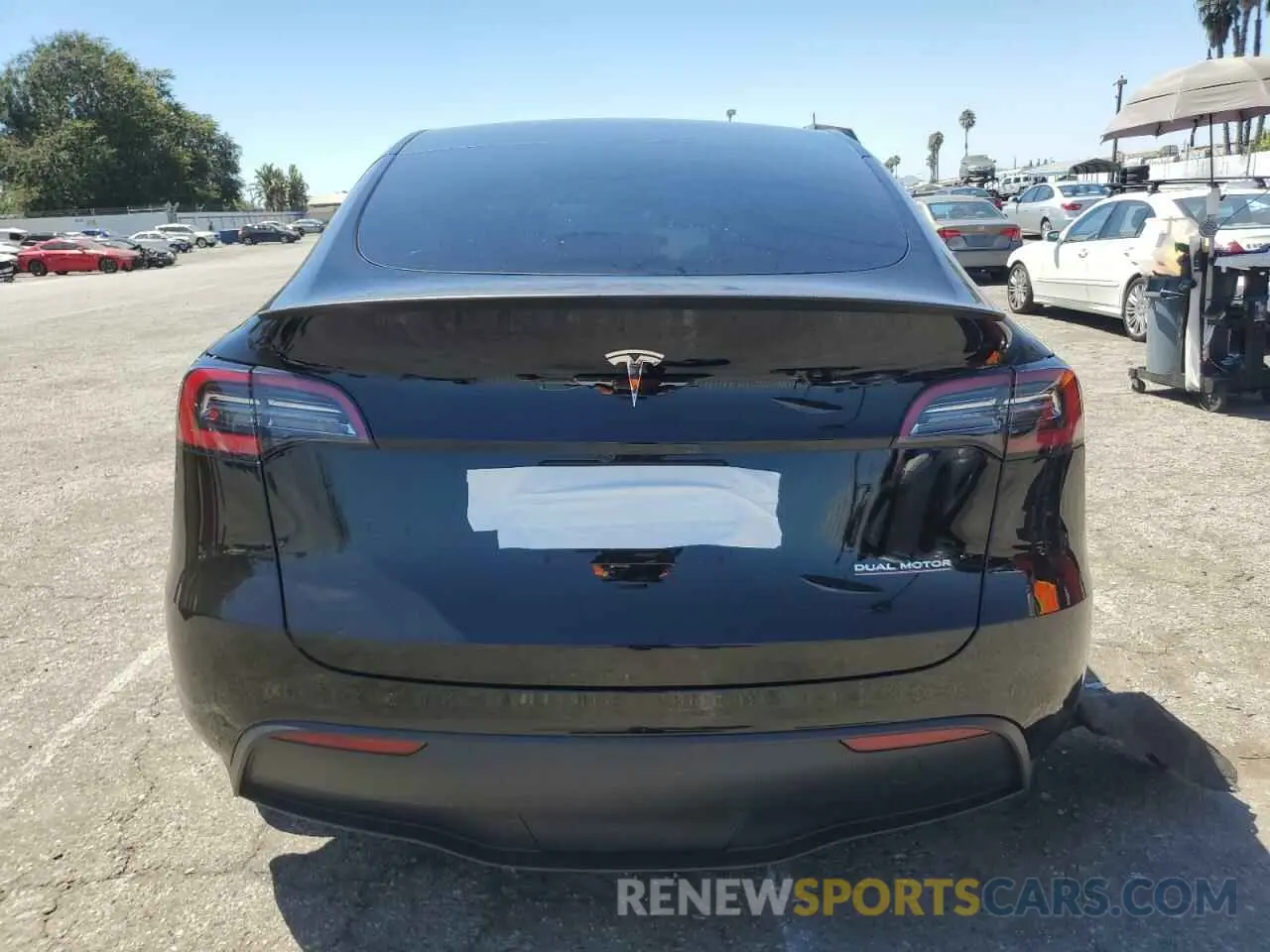 6 Photograph of a damaged car 7SAYGDEFXRF128976 TESLA MODEL Y 2024