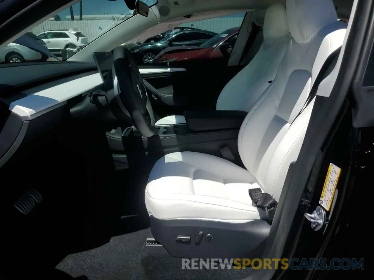7 Photograph of a damaged car 7SAYGDEFXRF128976 TESLA MODEL Y 2024