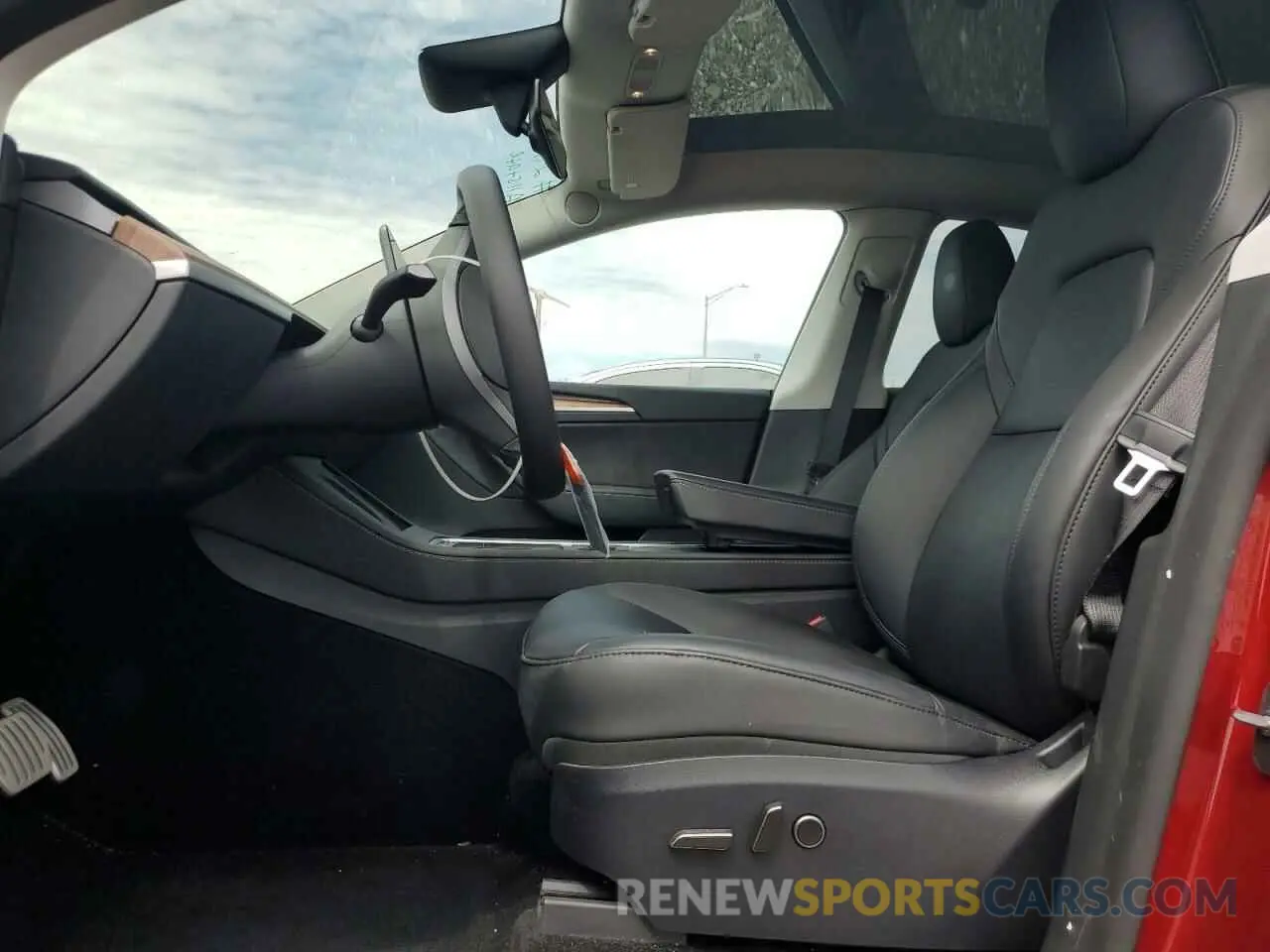7 Photograph of a damaged car 7SAYGDEFXRF152002 TESLA MODEL Y 2024